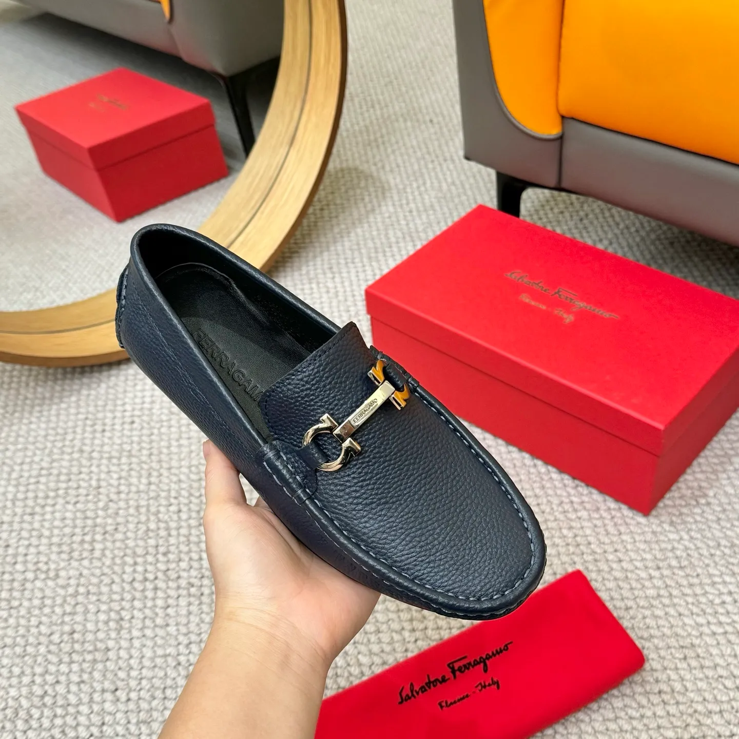 Men's men's shoes 💰420 (Yangli) Ferragamo 〰Ferragamo 2⃣️0⃣️2⃣️5️⃣ New series 👊🏻 Upper 🇮🇹 Italian imported calfskin, original outsole molding. Water-dyed sheepskin lining. The identity of every successful man is set off, and the upper and lower shoes are elegant and stable🚶🏻🚶🏻The high-end custom counter original replica is an eternal classic🔍️Number of codes: 38-46 with counter packaging